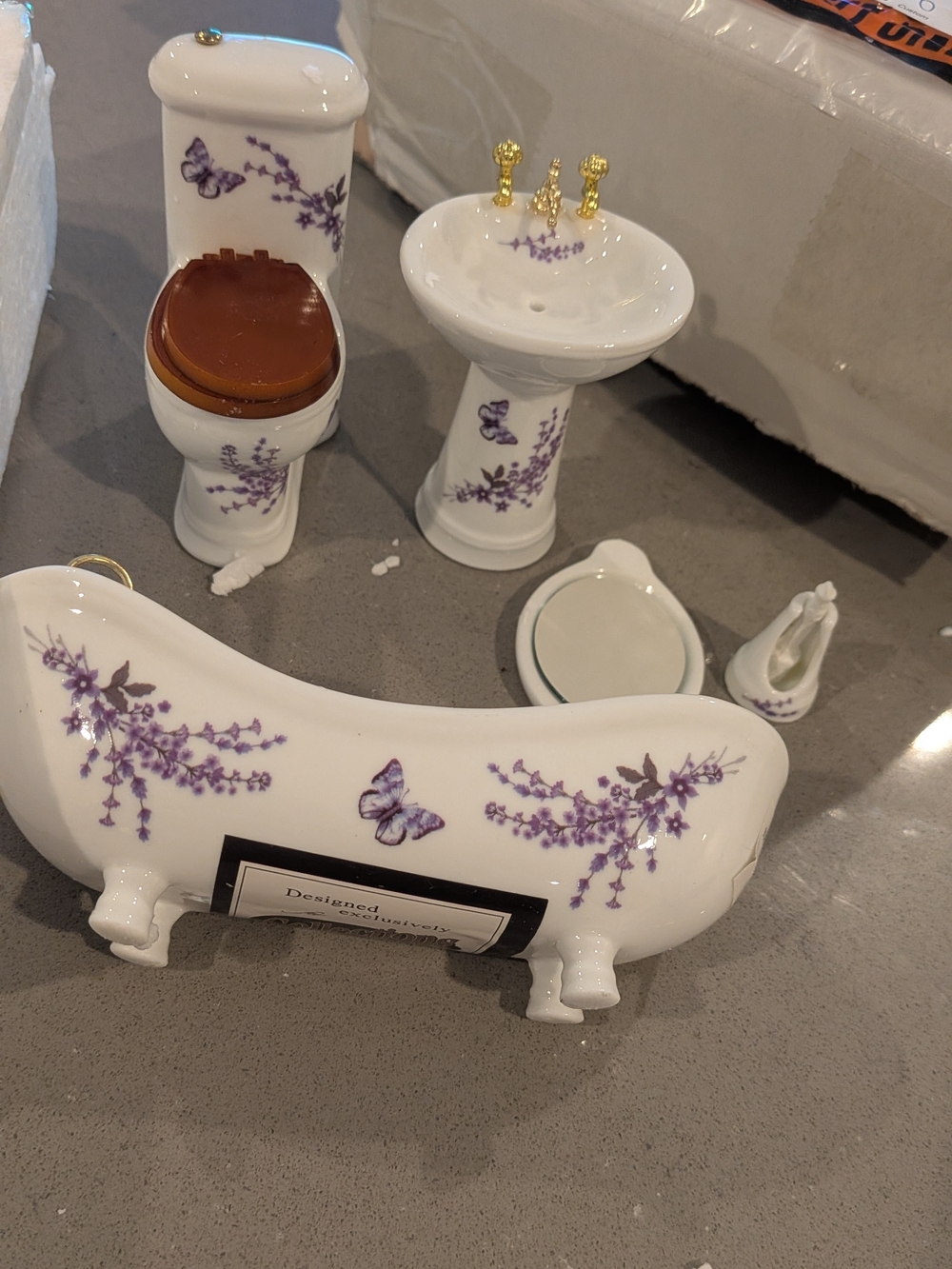 Vintage 1:12 Dollhouse Miniature Ceramic Bathroom Set – 5-Piece White Porcelain